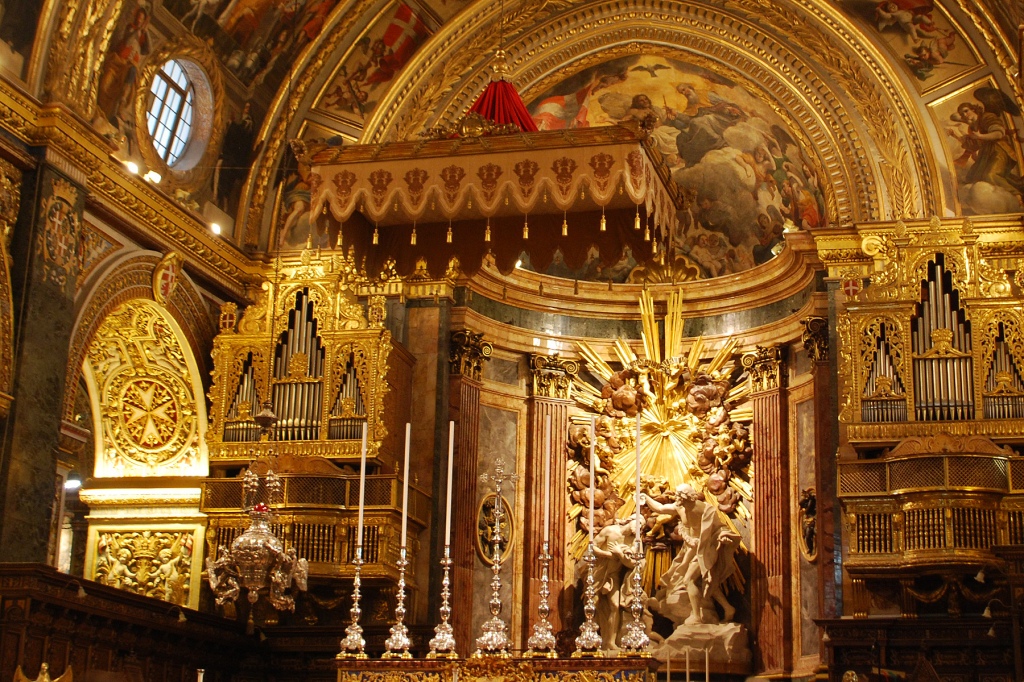 El brillante altar de la Concatedral de San Juan, Valletta